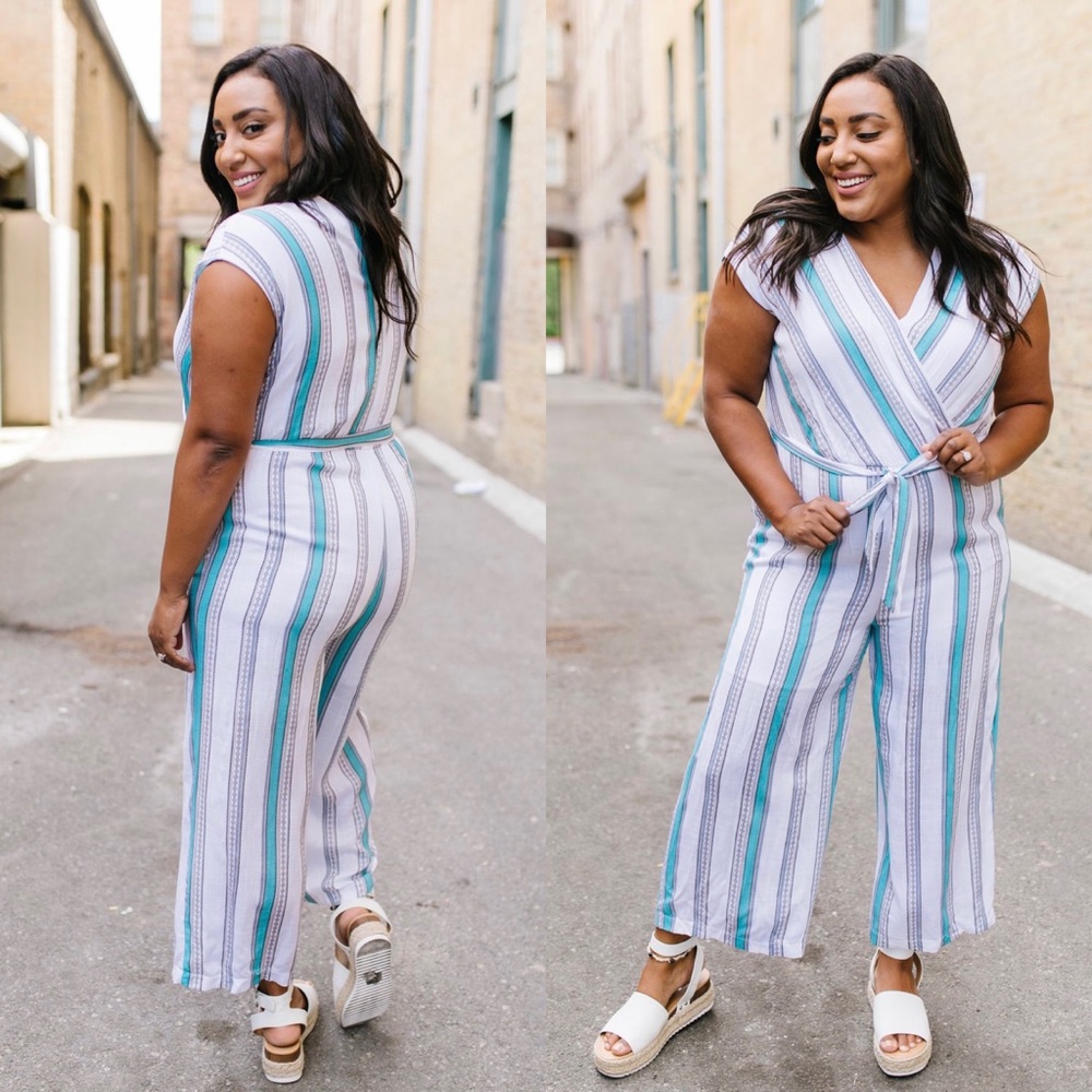 FINAL PRICE❗️Pretty Woman Striped Jumpsuit - Picture 3 of 5